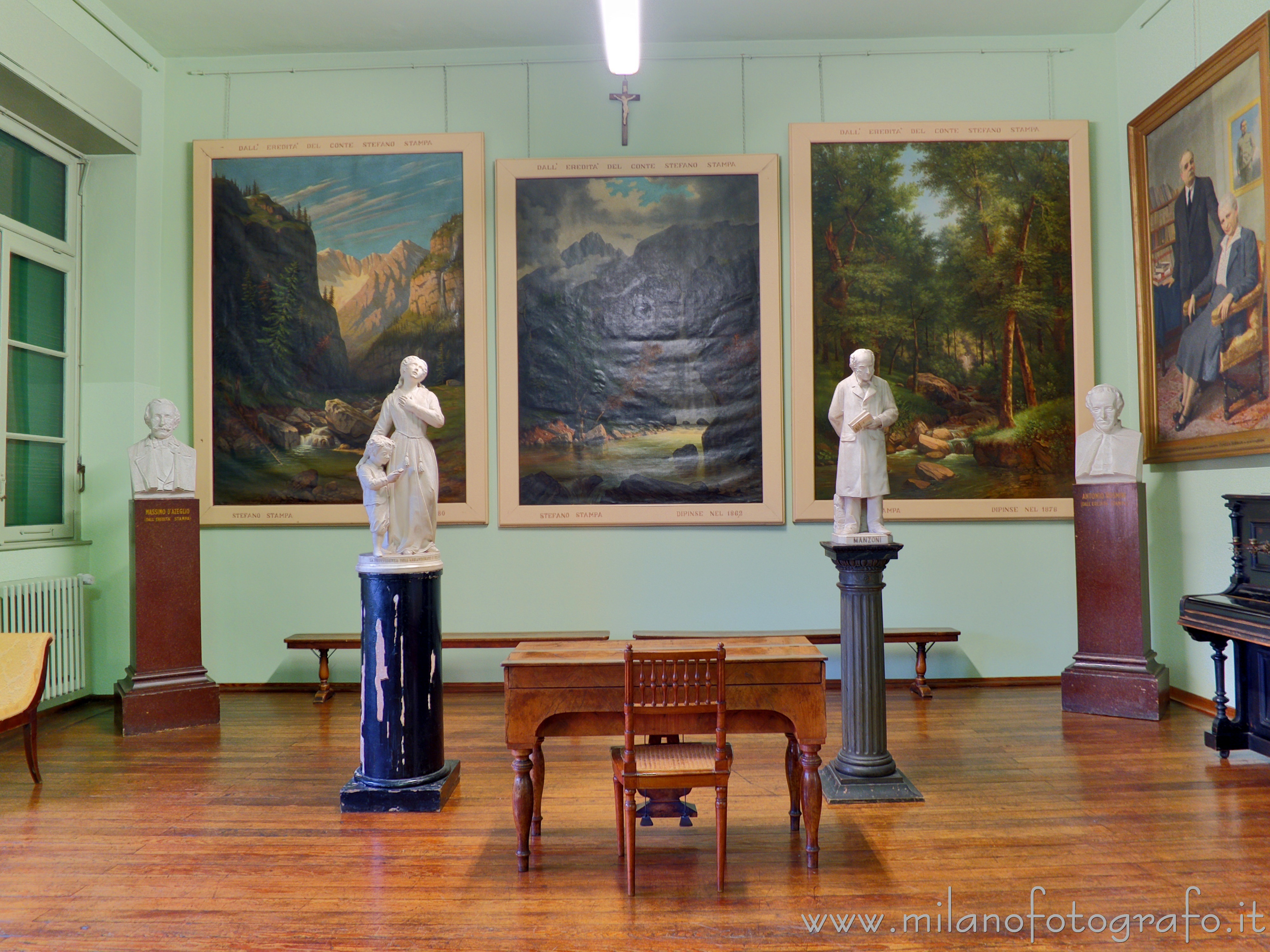 Besana in Brianza (Monza e Brianza, Italy) - Statues and canvas in the benefactors'room of Villa Fossati